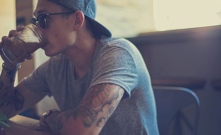 Koszulki z własnymi napisami – czemu warto je kupować