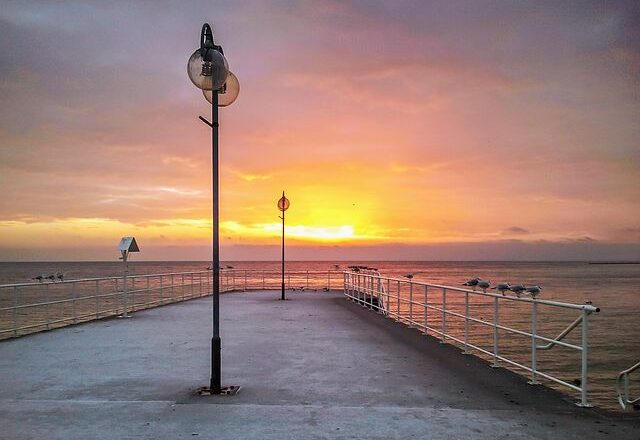 Wybór pływającego pomostu – na jakie rzeczy warto zwrócić swoją uwagę